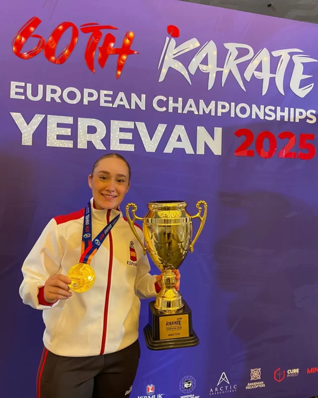 🥋 ¡Sara Tabuenca, campeona de Europa absoluto 2025!

Sara Tabuenca, profesora de karate en @ludicosport, miembro del Equipo Docente de @karateenlaescuela y competidora del club @shindo_sankukai, ha logrado la medalla de ORO🥇 junto a sus compañeras Carla Guardeño y Paola García en el Campeonato de Europa 2025, celebrado en Armenia.

Un campeonato durísimo, marcado por el reto de comenzar como equipo y culminado con una victoria histórica en la final contra las actuales subcampeonas del mundo.

Sara comenzó su camino en el colegio Tomás Alvira, como una niña llena de ilusión. Hoy, tras años de esfuerzo, constancia y pasión, ha cumplido un sueño increíble: ser campeona de Europa.

¡Orgullosos no solo del logro, sino del ejemplo que es para todos por su trayectoria, compromiso y dedicación! 💪🥇👏

#CampeonaDeEuropaKarate #SaraTabuenca #KarateEspaña #OrgulloNacional #Ludicosport #KarateFemenino #KarateKids #TrabajoYDedicación #TomásAlvira #CaminoAlÉxito #PasiónPorElKarate #EquipoGanador #Armenia2025 #DeporteFemenino #EjemploADseguir #ShindoSankukai #KarateEnLaEscuela
