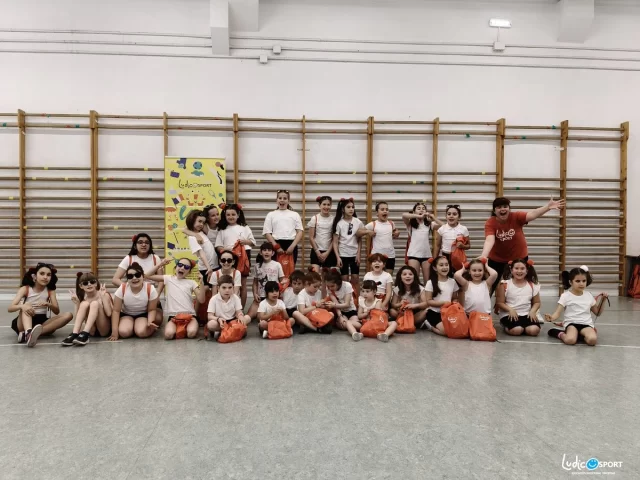 ¡Seguimos con nuestras exhibiciones de fin de curso! ⚽🏀🎭🎨🩰🥋

Durante la semana hemos continuado con las exhibiciones en el colegio Ana María Navales y Tomás Alvira, donde nuestr@s alumn@s siguen brillando con todo lo aprendido a lo largo del curso.

Llenos de ilusión, alumn@s y profes demuestran su talento con arte, energía y muchísima pasión.

¡Gracias por acompañarnos un año más y por formar parte de esta gran aventura educativa! 🚀

#Extraescolares #Deporte #Arte #Idiomas #Tecnología #Animación #Exhibición #Festival #Torneos #FiestaFinal #EducaciónConPasión @ampanavales @ampatomasalvira @cromdeveloper